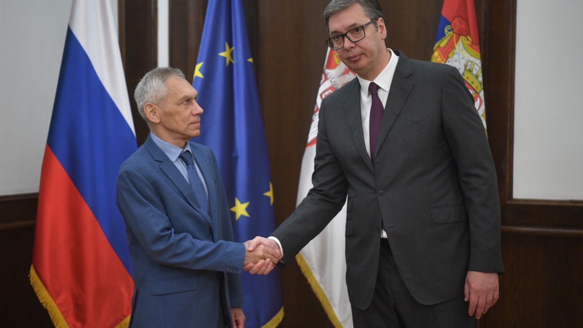 Президент Сербии встретится в Белграде с российским послом