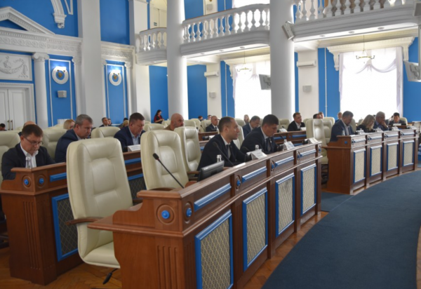 «Было немного жарко». Сессия севастопольского парламента прошла быстро, несмотря на ряд важнейших вопросов, но оживлённо.