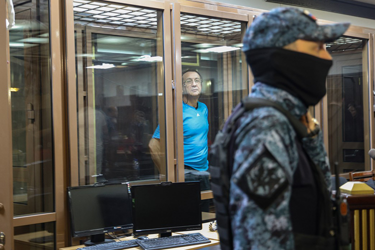 По делу проходили 6 обвиняемых. Владислав Мухин — единственный, кто был заключен под стражу
