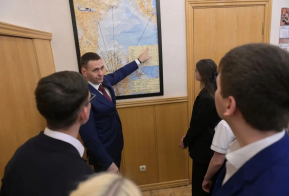 Дмитрий Демешин исполнил мечту школьников из Мичуринского