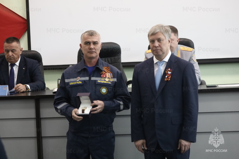 Сотрудников и ветеранов противопожарной службы региона поздравили с профессиональным праздником