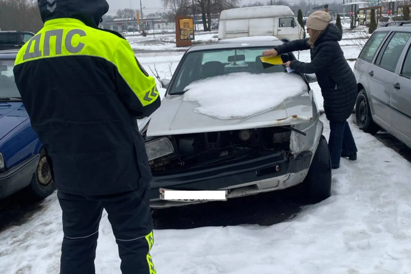Припаркованные автомобили получают желтые метки – что это значит?