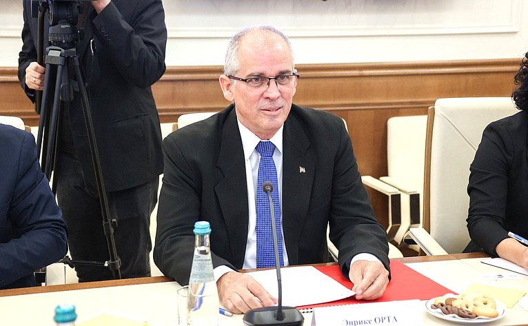 Встреча председателя Комитета СФ по федеративному устройству, региональной политике, местному самоуправлению и делам Севера Андрея Шевченко с Чрезвычайным и Полномочным Послом Республики Куба в Российской Федерации Энрике Орта Гонсалесом