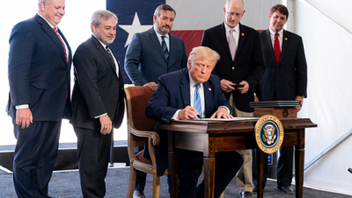 Трамп выиграл дело в Верховном суде по вопросу гражданства по рождению – не все имеют право