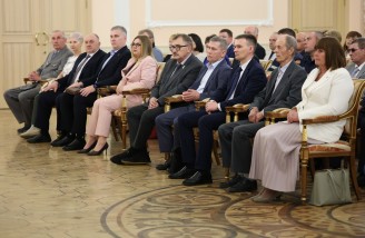 Алексей Текслер вручил государственные и региональные награды южноуральцам. Автор фото - Наиль Фаттахов 