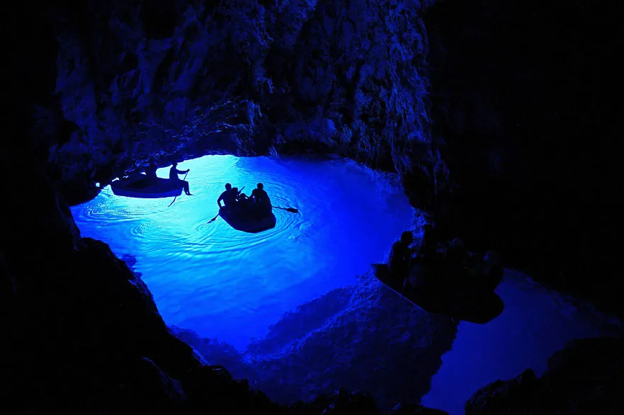 6. Голубая пещера в Хорватии