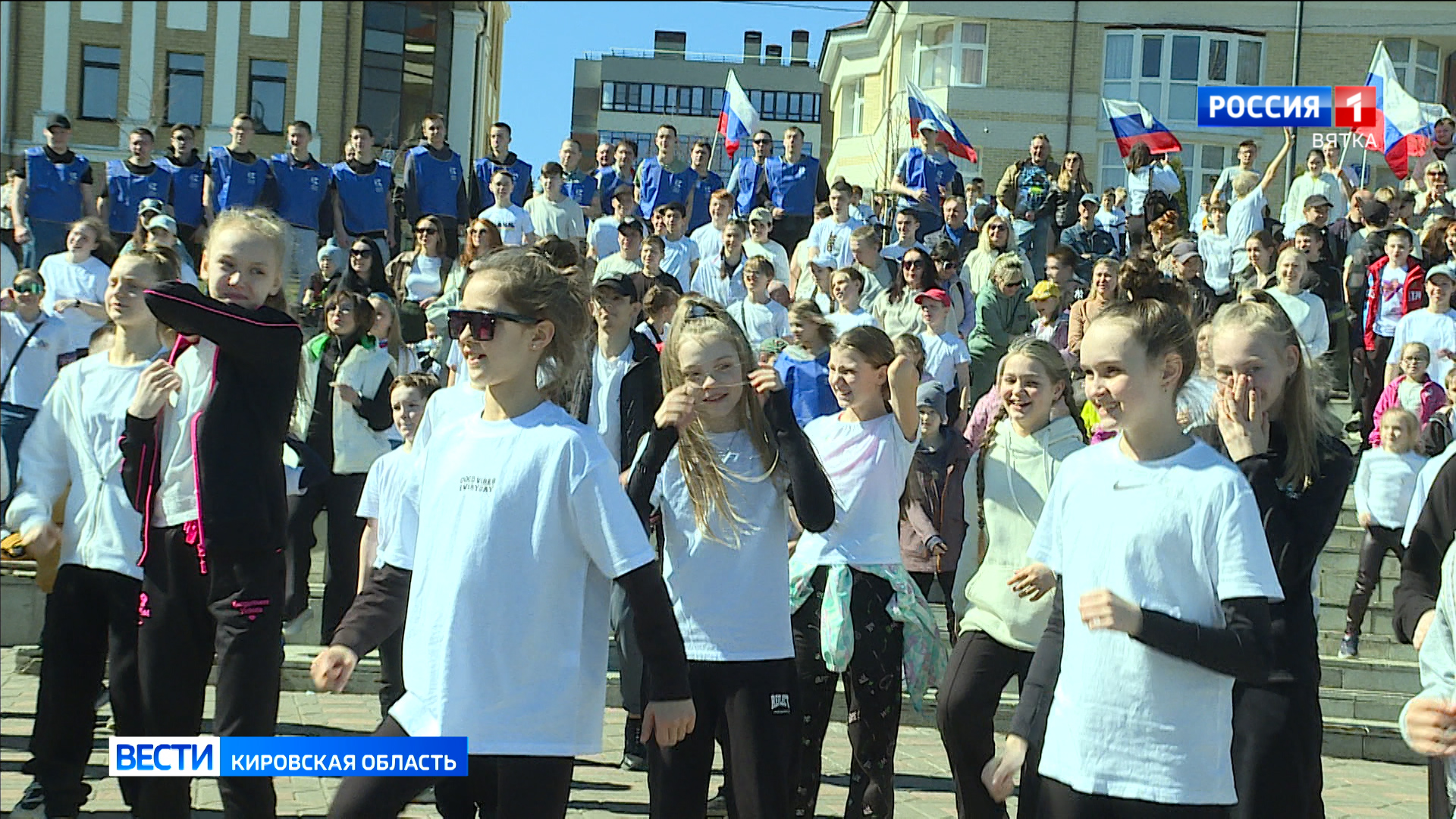 Более 500 кировчан приняли участие в самой массовой зарядке в России