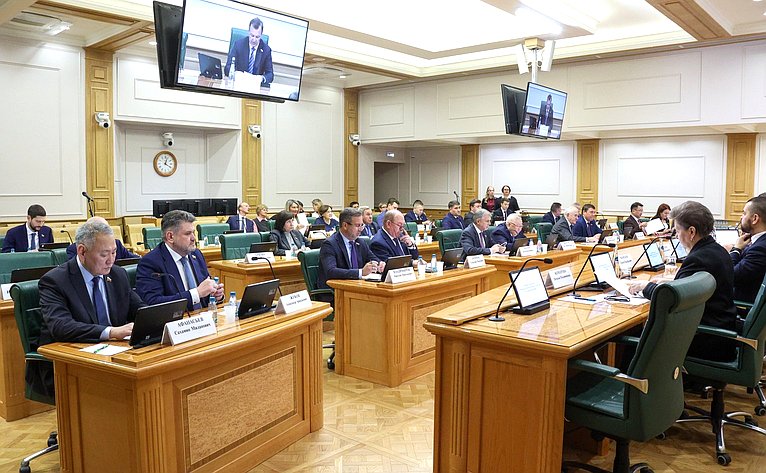 «Парламентский диалог» с руководителем Федерального агентства по недропользованию Олегом Казановым