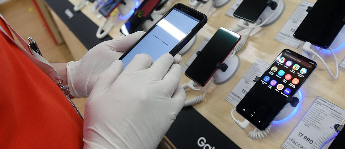 Смартфоны, ноутбуки и другая электроника начали дорожать в России — ценники увеличатся еще на 10-15%