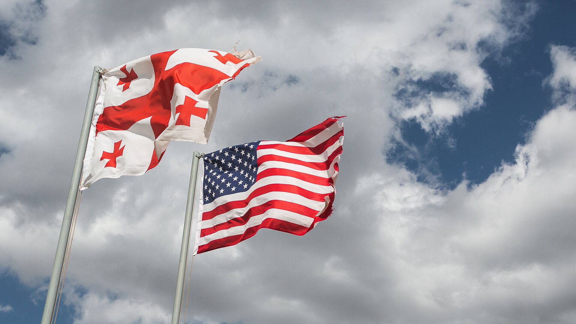 Флаги Грузии и США - Sputnik Грузия, 1920, 04.12.2025