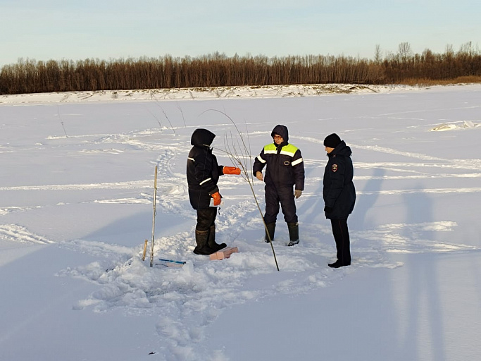 В Сургуте оштрафовали 13 рыбаков за выход на тонкий лед