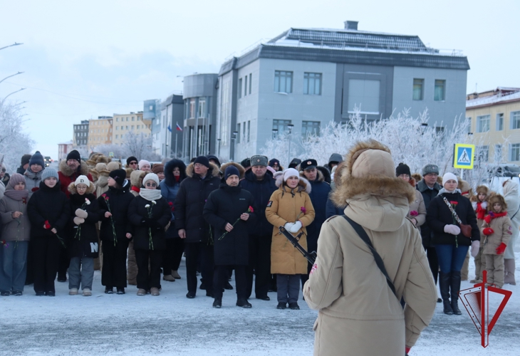 Цветы мужеству и доблести: Росгвардия Чукотки почтила память Героев Отечества 