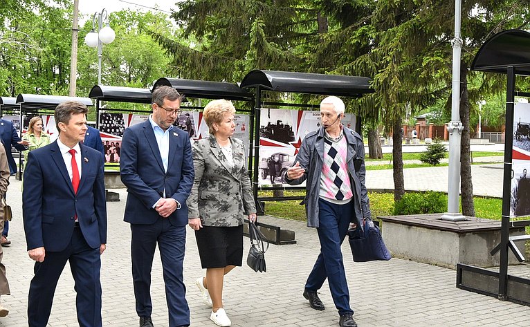 Сенаторы посетили парк в Барнауле в рамках рабочей поездки в Алтайский край