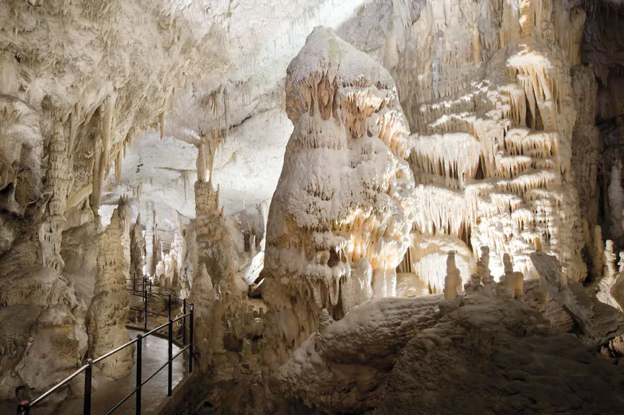14. Пещера Постойна в Словении