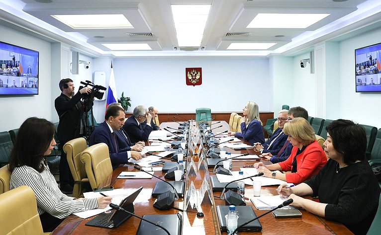 Совещание на тему «Развитие научно-технологического, инновационного и промышленного потенциалов Дальнего Востока»