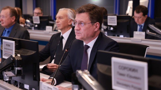 Александр Новак провёл совещание по ситуации на рынке нефти и газа