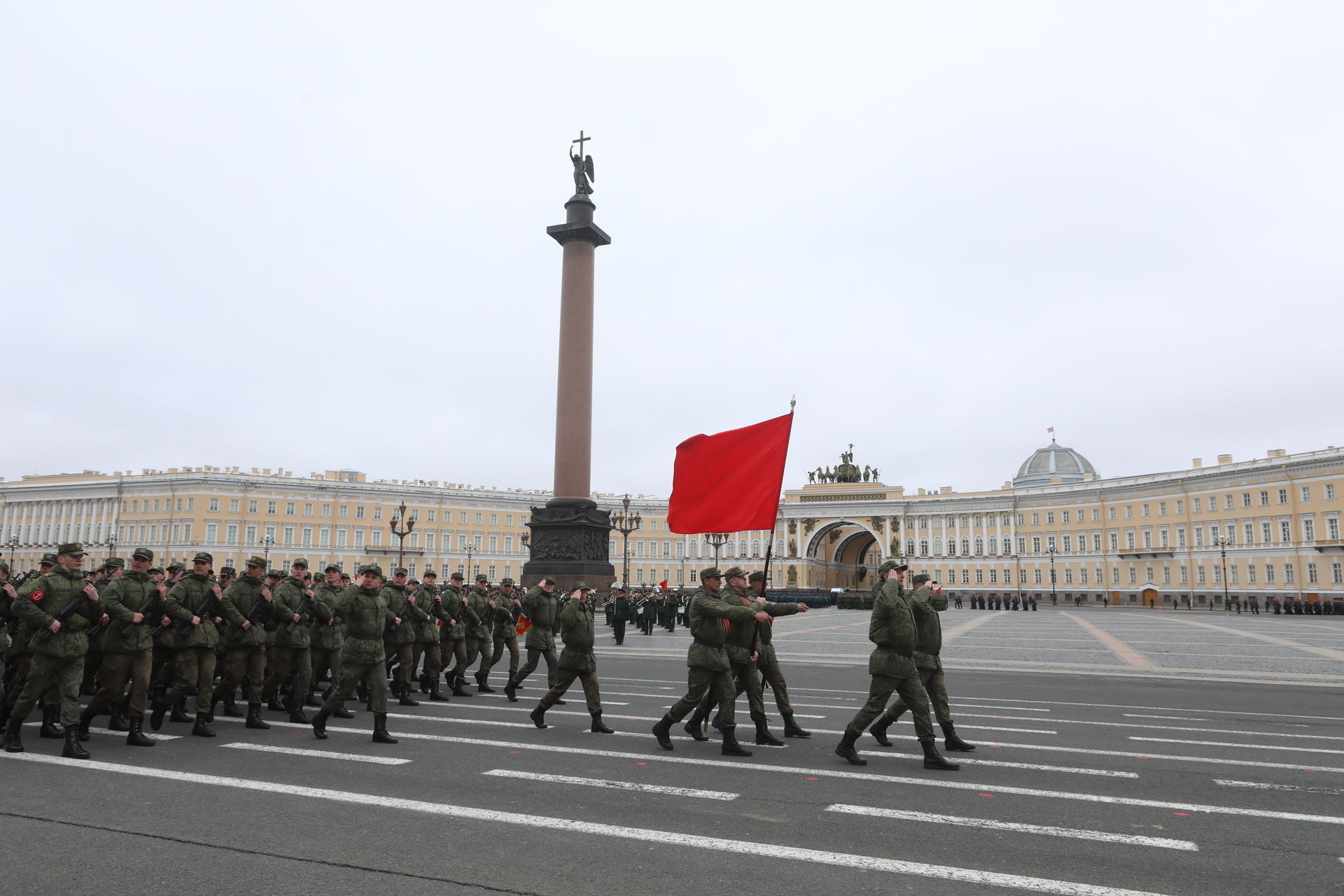 Репетиции парада Победы 2023 СПБ. Питер Дворцовая площадь парад Победы 2021 Бастион. Парад Победы на Дворцовой площади рисунок. Женские войска на параде Победы на Дворцовой площади в СПБ.