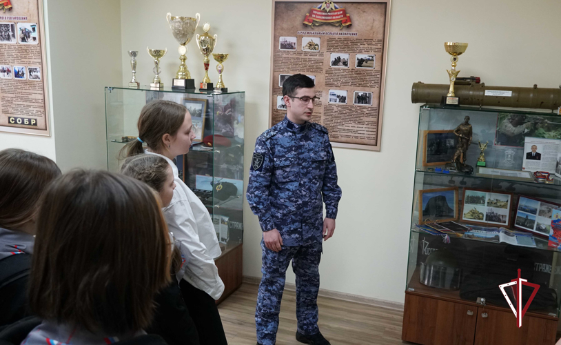 Юные журналисты в гостях у росгвардейцев