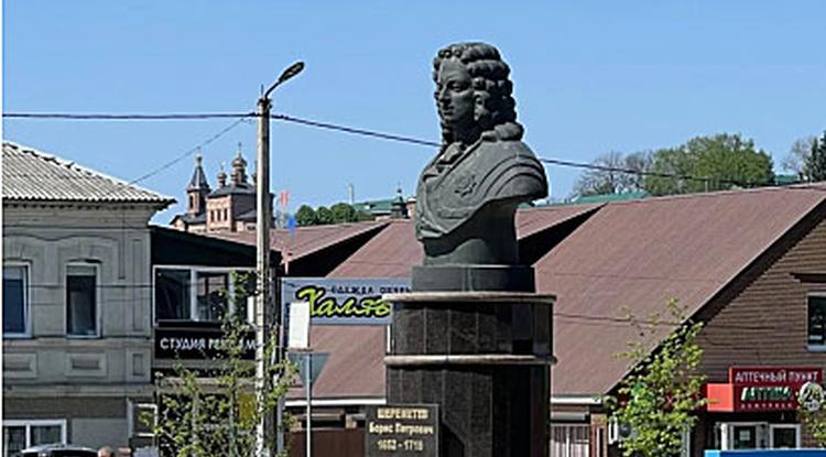 В Борисовке реконструировали бюст графа Шереметева