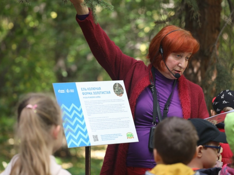 профессия экскурсовод презентация для детей. экскурсовод. экскурсия с экскурсоводом. помощь экскурсоводу. группа туристов на экскурсии.