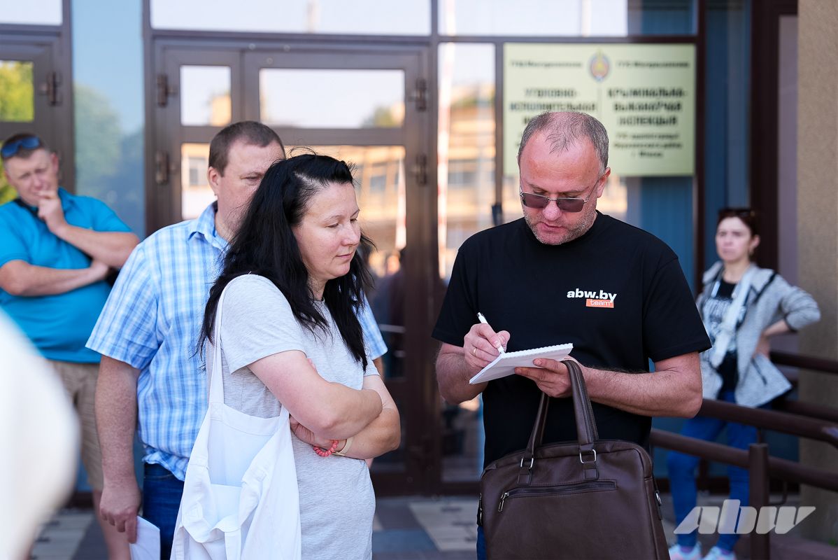 Как десятки автовладельцев остались и без машин, и без денег. Наше расследование