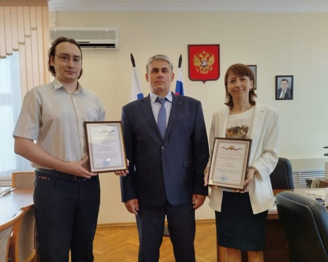 В преддверии празднования Дня России федеральным государственным гражданским служащим Управления Минюста России по Вологодской области объявлена Благодарность Министерства юстиции Российской Федерации (11.06.2025)