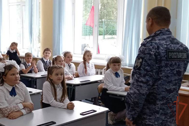 Патриотические мероприятия для подрастающего поколения прошли в Уральском округе Росгвардии