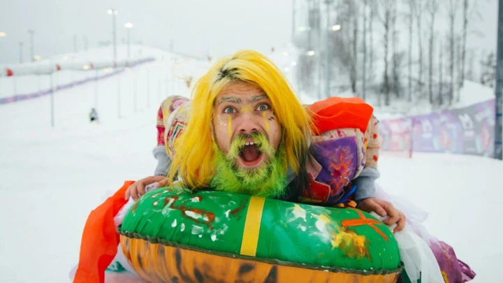 Ну и чё тут смотреть? Брухлявый флекс: В Москве пройдет фестиваль по скатыванию с горки на самодельных ватрушках