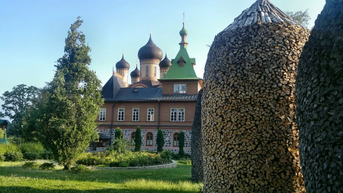 Пюхтинский монастырь монастырь в эстонии. Сайт пюхтицкого монастыря в эстонии. Пюхтицкий монастырь в эстонии. Пюхтицкий монастырь в эстонии. Святая гора.