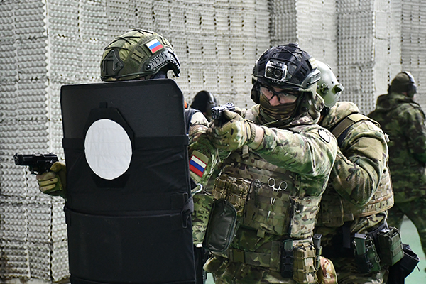 Отдел специального назначения «Восток» провел урок мужества для школьников