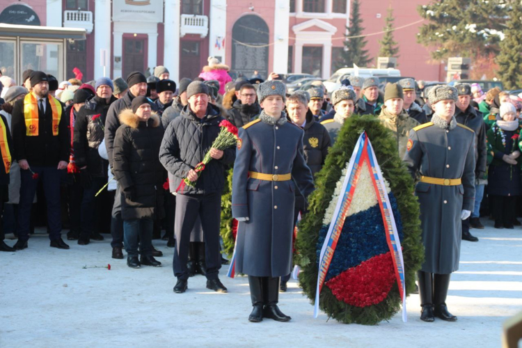 Начальник Управления Росгвардии по Пермскому краю принял участие в церемонии возложения венков и цветов