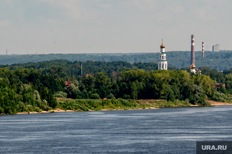 Клипарт. Пермь, храм, вода, берег, водоем, лето, солнечный день, река, богоявленский мужской монастырь, кама, солнечная погода