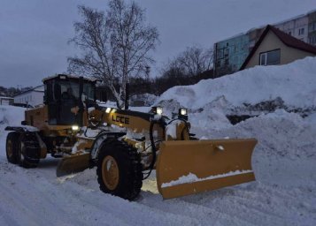 В круглосуточном режиме убирают снег в Петропавловске-Камчатском 3