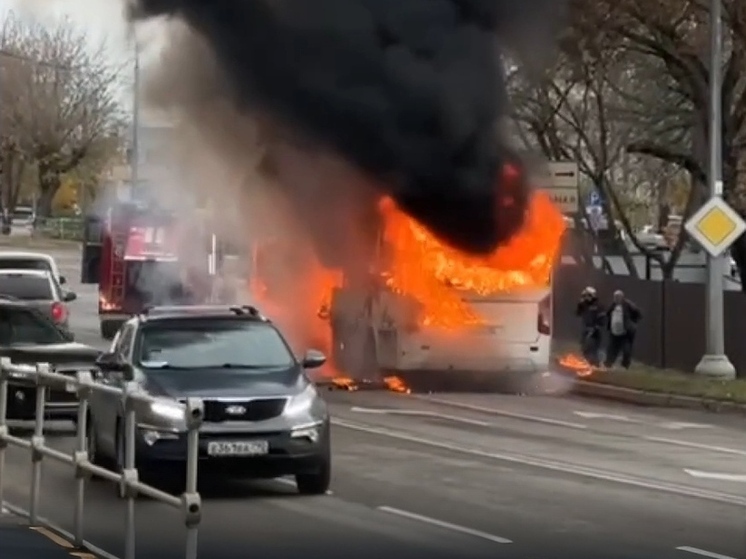 В горящем автобусе в Серпухове не было пострадавших