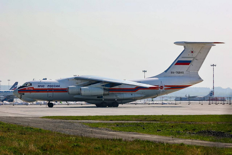 42 тонны воды сбросили на лес в районе Режа