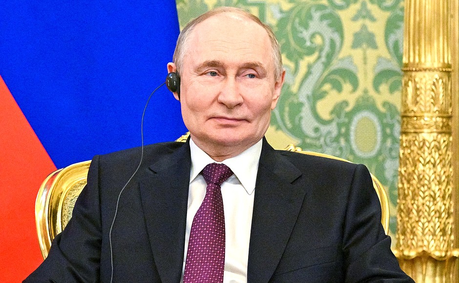 На встрече с Президентом переходного периода Республики Мали Ассими Гойтой.