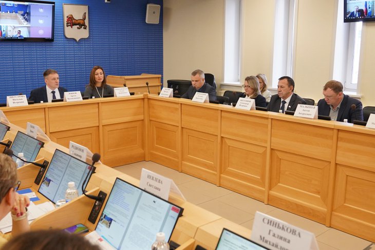 Заседание. Фото IRK.ru