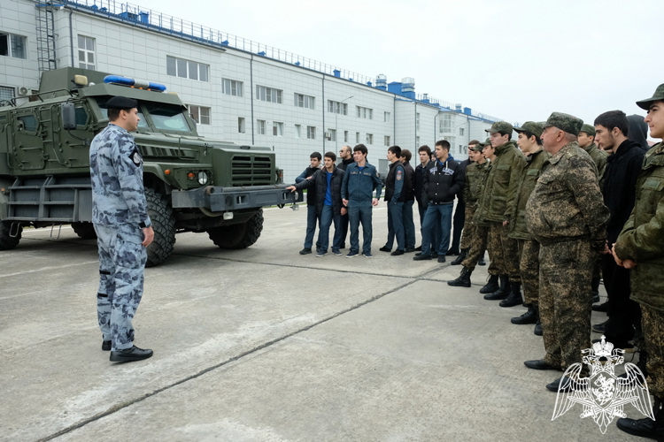 Росгвардия приняла участие в акции «День призывника» в Дагестане