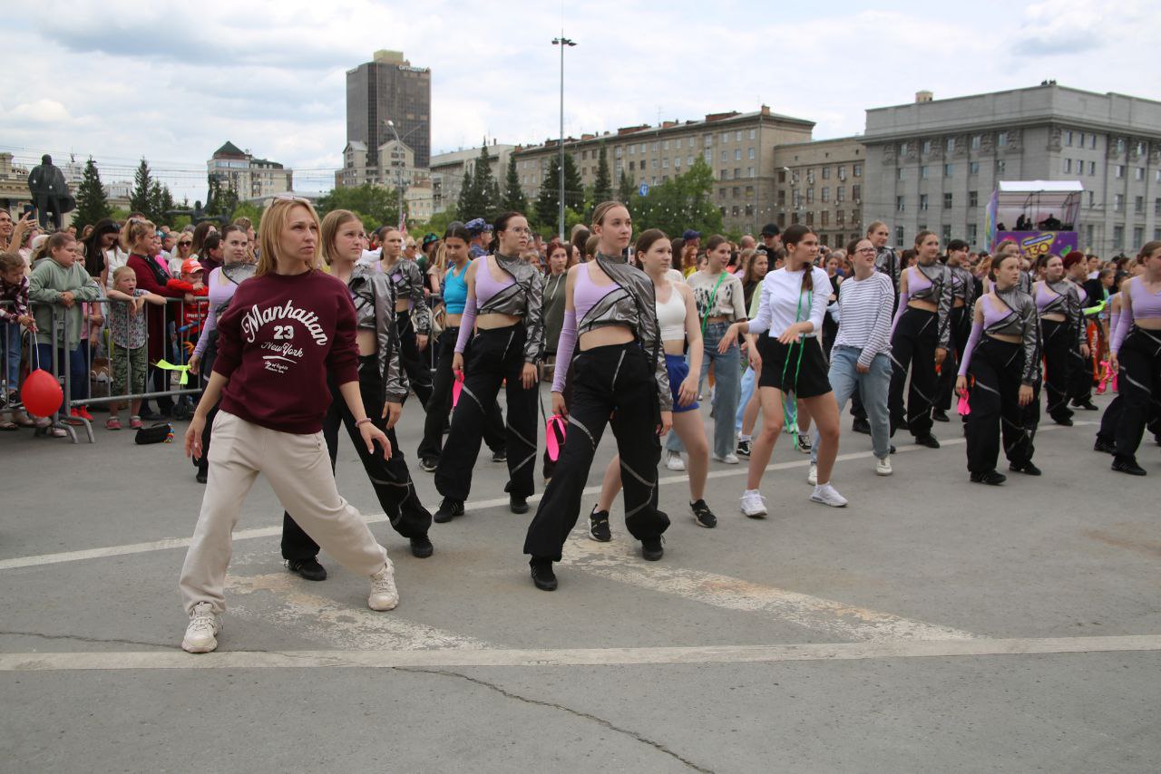 Праздник день города новосибирск. День города новосибирск 2022. День города в новомсибирск. День города новосибирска 2023. День защиты детей мчс.