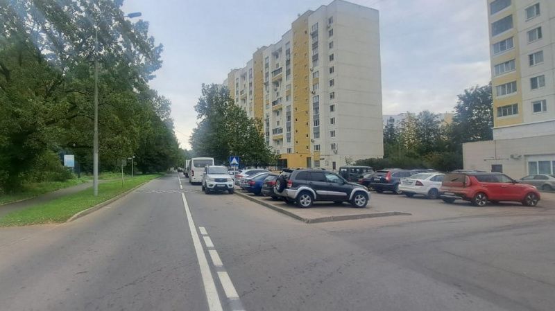 В проезде 12-го микрорайона запретят парковку