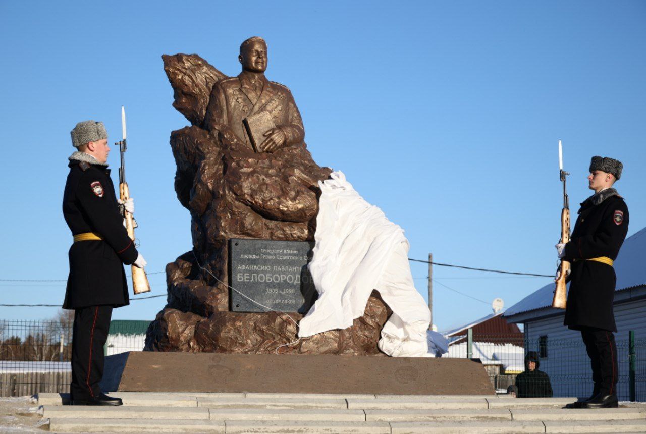 Открыли памятник