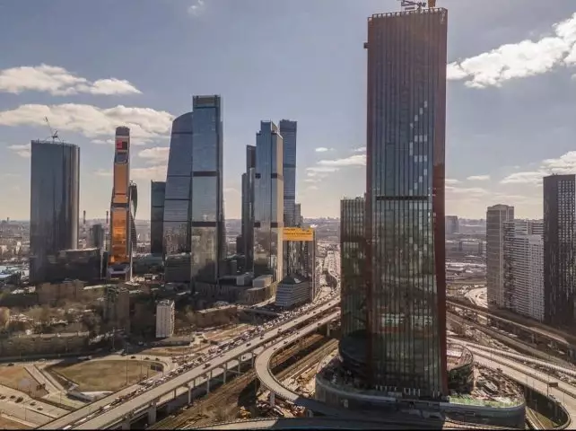 Деловые небоскребы iCITY в Москва-Сити готовы более чем на 70%