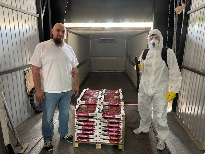 photo 5451886552327254269 y