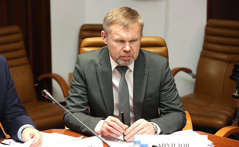 Совещание Комитета СФ по обороне и безопасности