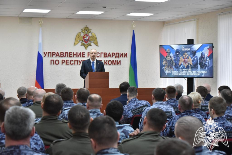 В Сыктывкаре личный состав Росгвардии поздравили с профессиональным праздником