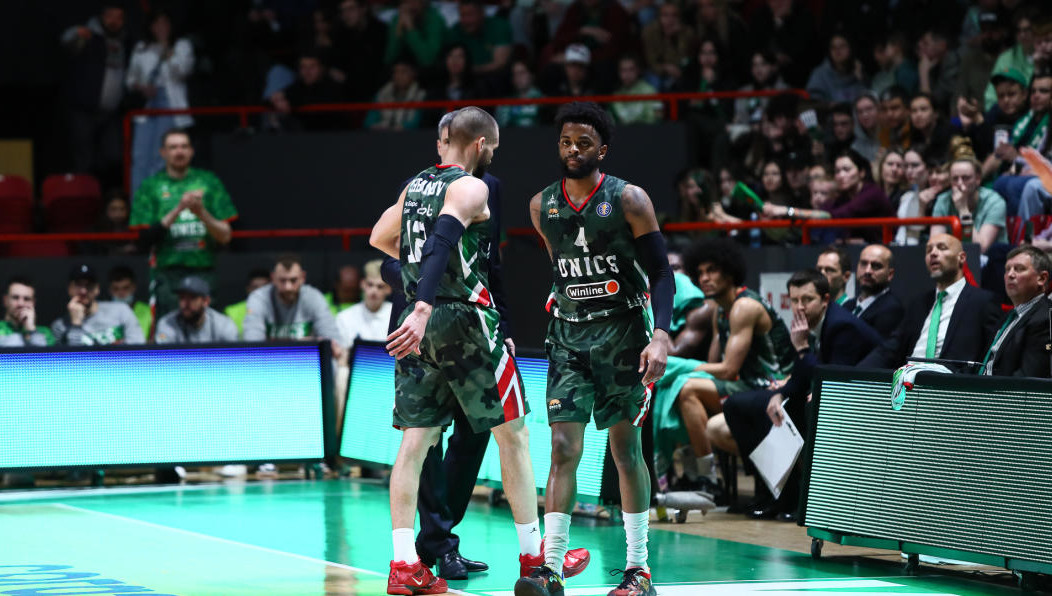 Джален рейнольдс уникс. Локомотив кубань баскетбол уникс казань. Уникс локомотив 22 мая. Локомотив кубань баскетбол уникс казань. Локомотив кубань стадион.