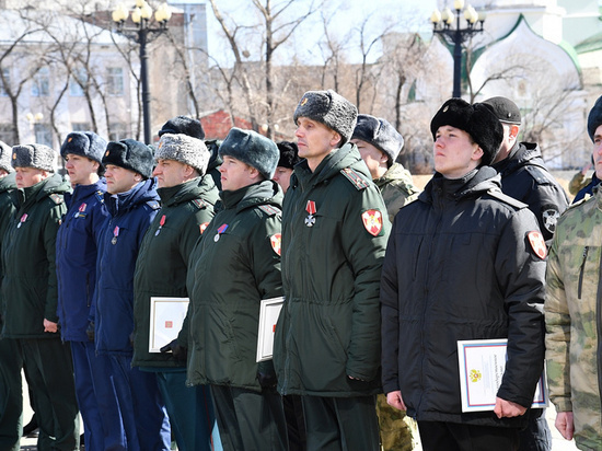 Росгвардейцев поздравили и наградили в Хабаровске в честь их праздника