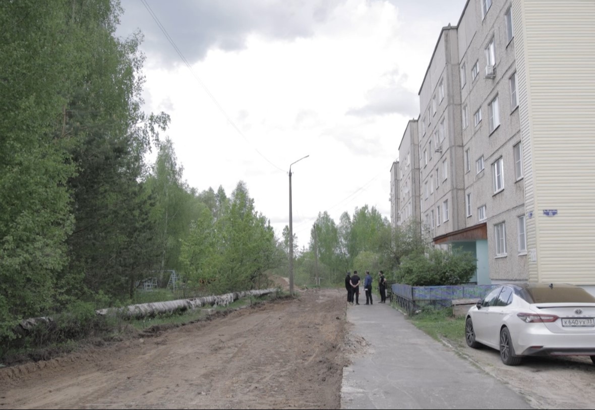 По программе «Благодвор» в Меленках приступили к ремонту двух придомовых территорий
