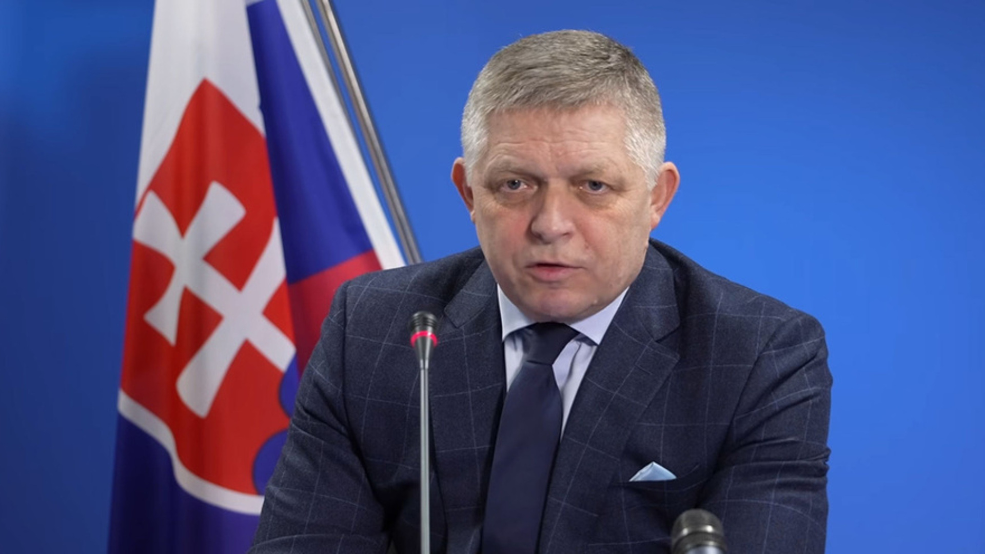 Фицо проведет внеочередное заседание правительства Словакии из-за ЧП с поездами