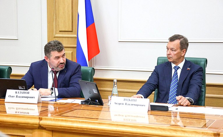 «Парламентский диалог» с руководителем Федерального агентства по недропользованию Олегом Казановым